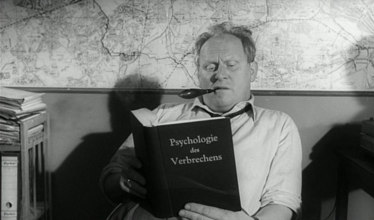 Police inspector Kras (Gert Frobe) in The 1000 Eyes of Dr. Mabuse (1960)