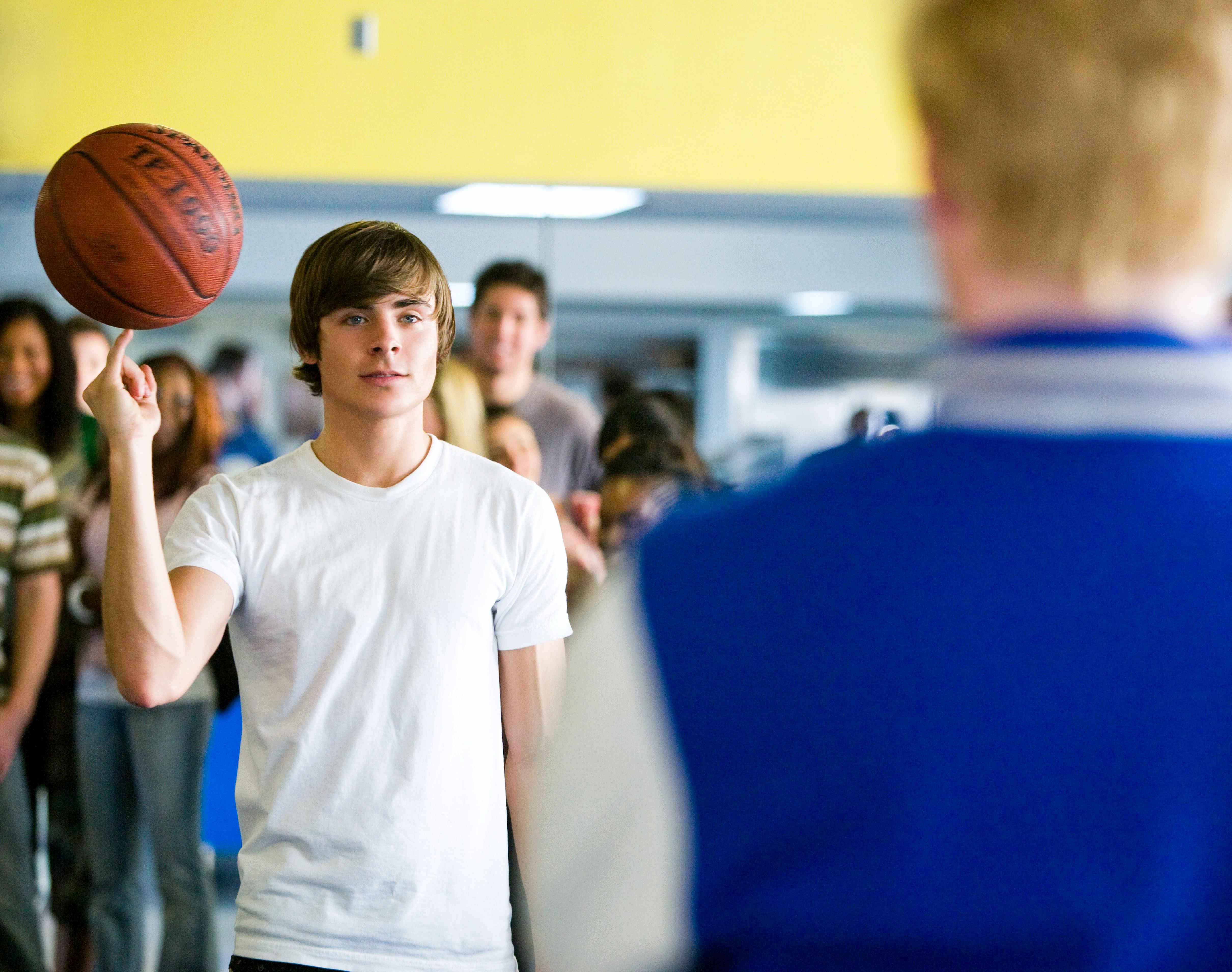 Zac Efron as the seventeen year-old bodyswapped Mike O'Donnell in 17 Again (2009)