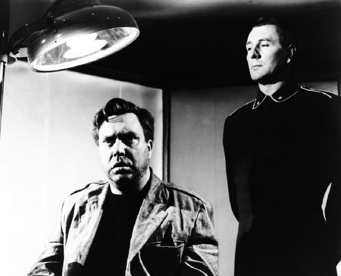 (l to r) Winston Smith (Edmond O'Brien) is interrogated by O’Connor (Michael Redgrave) in 1984 (1956)