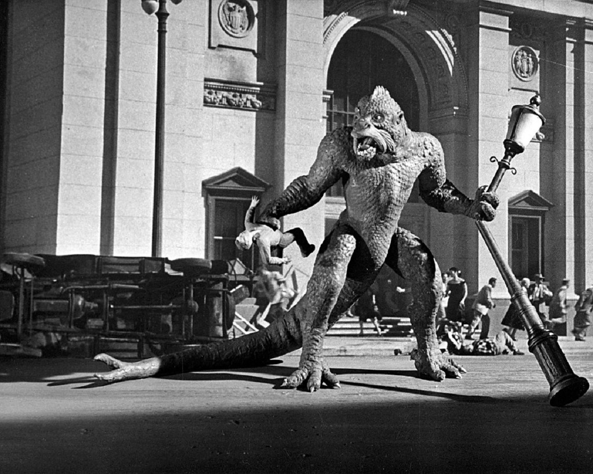 The Ymri rampaging through the streets of Rome in 20 Million Miles to Earth (1957)