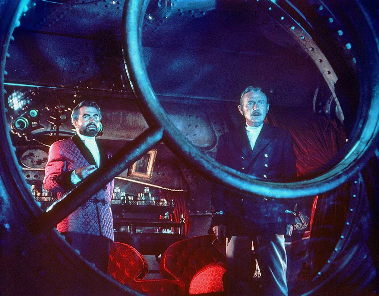 (l to r) Captain Nemo (James Mason) and Professor Arronax (Paul Lukas) in 20,000 Leagues Under the Sea (1954)