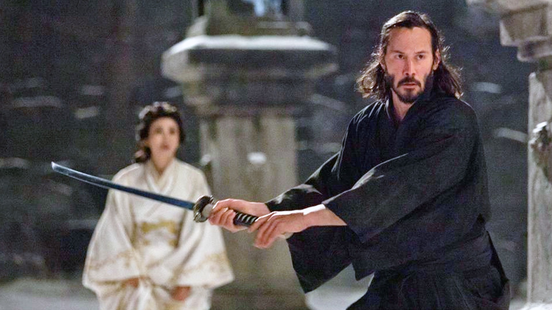 Keanu Reeves samurai in 47 Ronin (2013). With Ko Shibasaki in the background