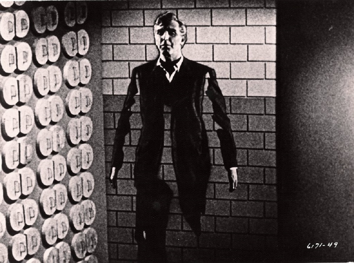 An insubstantial Robert Lansing in The 4D Man (1959)