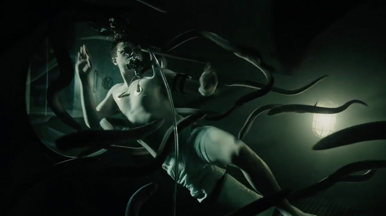 Dane DeHaan is placed inside a tank of eels in A Cure for Wellness (2016)