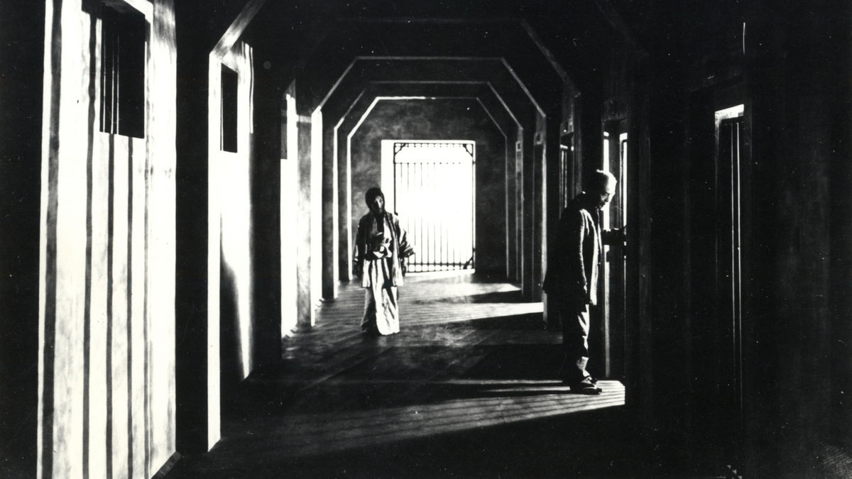 Life inside a Japanese mental asylum in A Page of Madness (1926)