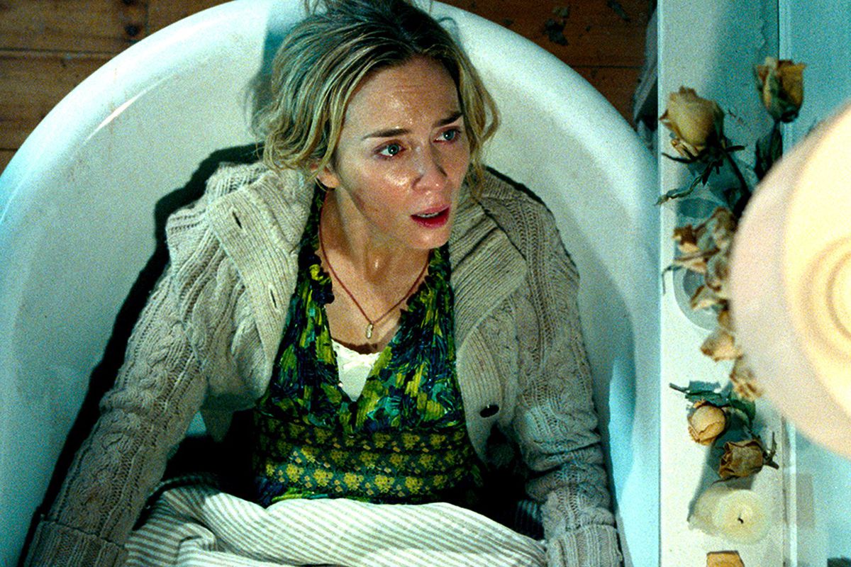 Emily Blunt gives birth in the bath without trying to make a noise in A Quiet Place (2018) 