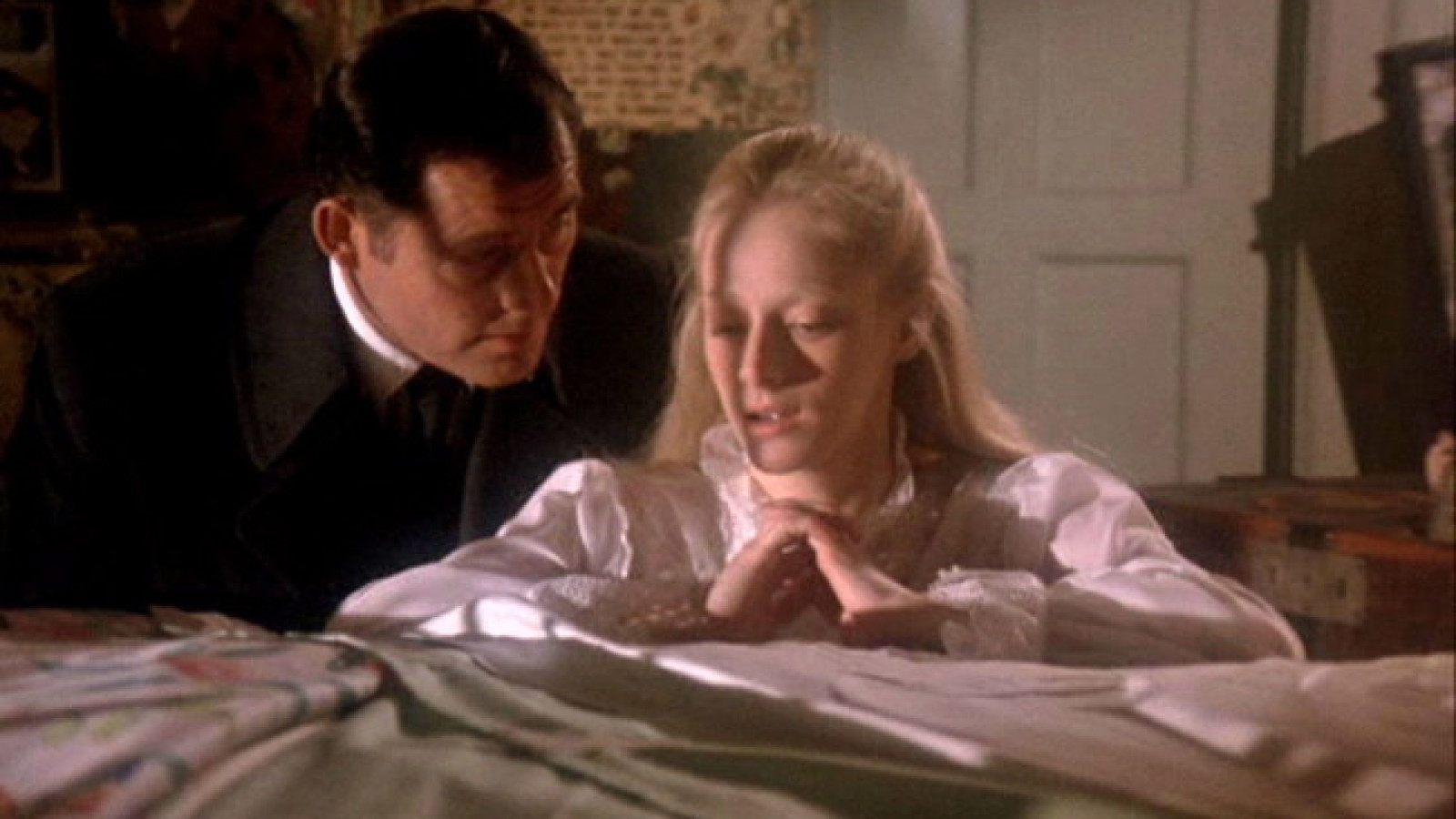 Father Robert Shaw and daughter Sondra Locke in A Reflection of Fear (1971)