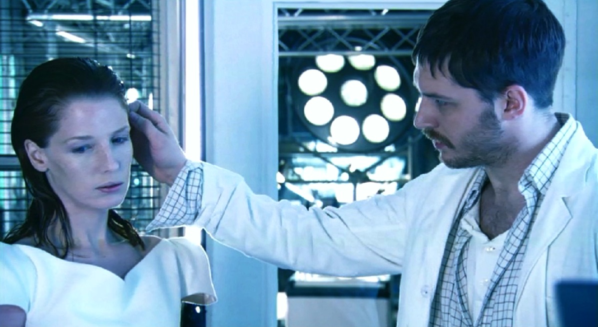 Andromeda (Kelly Reilly) and John Fleming (Tom Hardy) in A for Andromeda (2006)