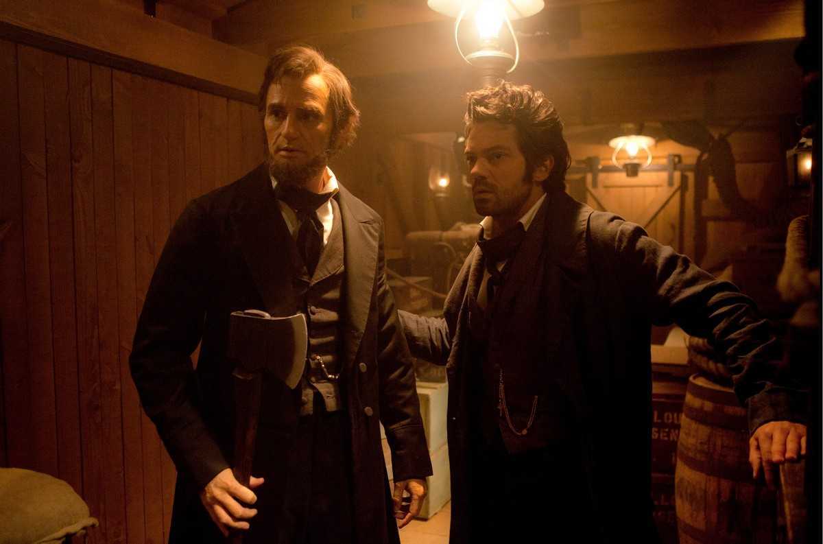 (l to r) Abraham Lincoln (Benjamin Walker) and Henry Sturgess (Dominic Cooper) in Abraham Lincoln, Vampire Hunter (2012)