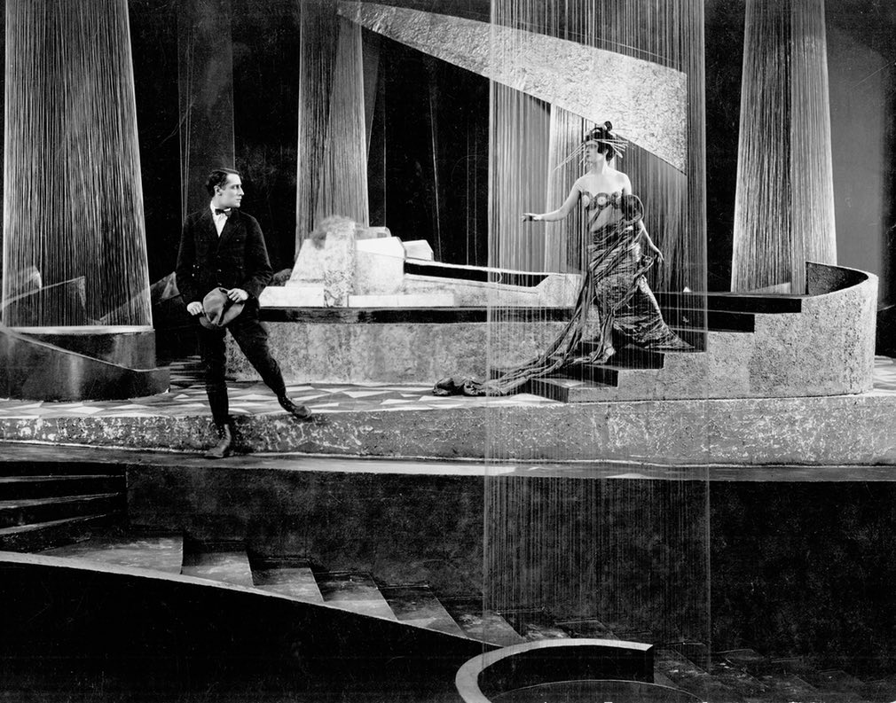 Queen Aelita (Yuliya Solntseva) and earthman Engineer Los (Nikolai Tsereteli) in Aelita (1924)