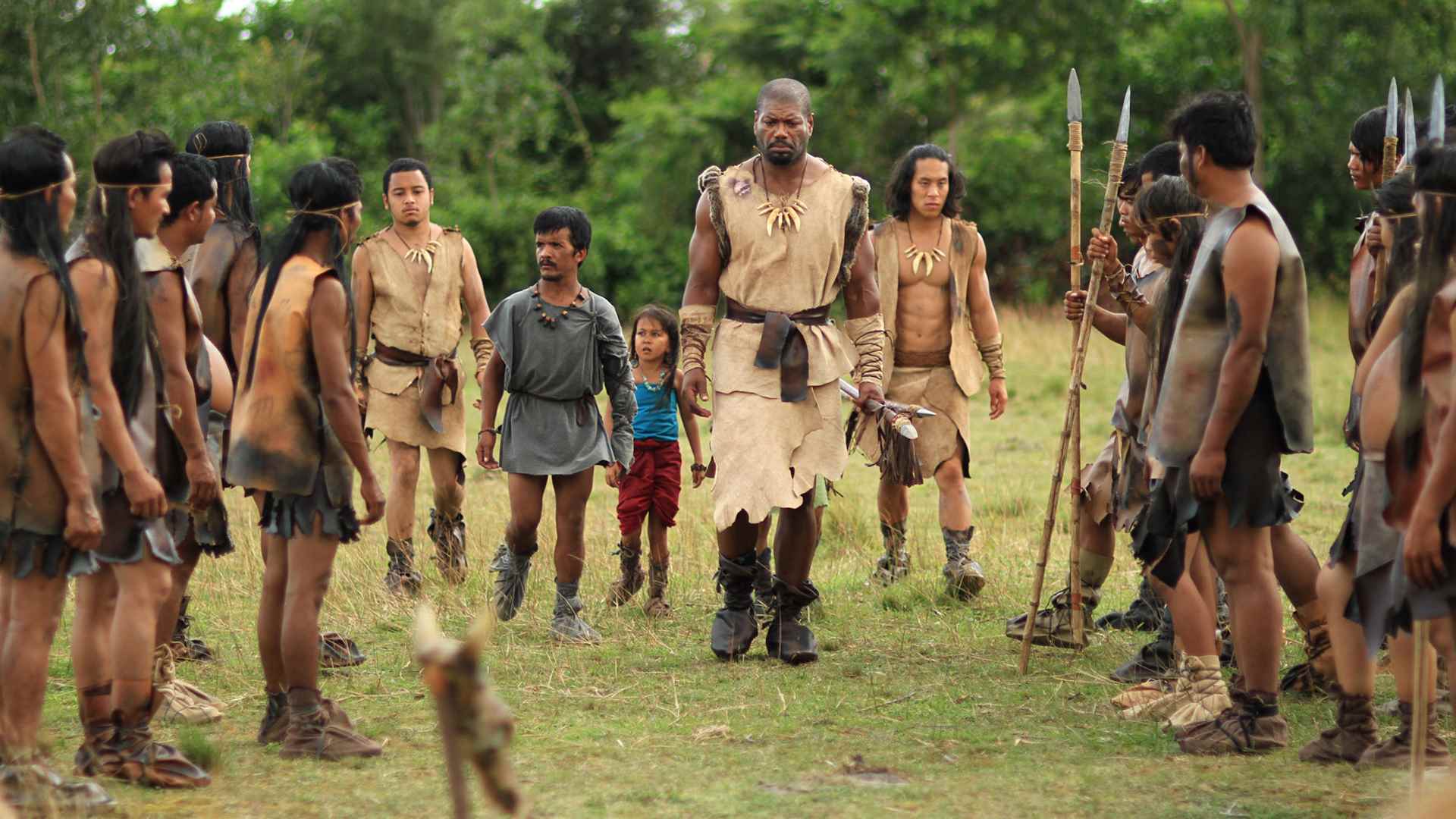 Christopher Judge as the warrior Amthar with dwarf actor Srogn as the hobbit Tak Tek in Age of the Hobbits (2012)