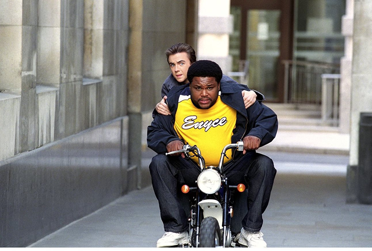 Cody Banks (Frankie Muniz) and Derek Bowman (Anthony Anderson) go into action in Agent Cody 2 Banks: Destination London (2004)