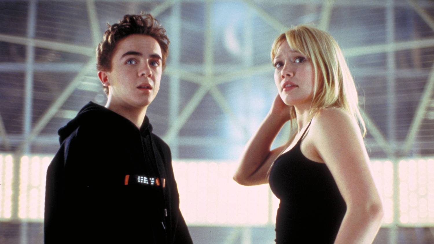 Cody Banks (Frankie Muniz) and Natalie Connors (Hilary Duff) in Agent Cody Banks (2003)