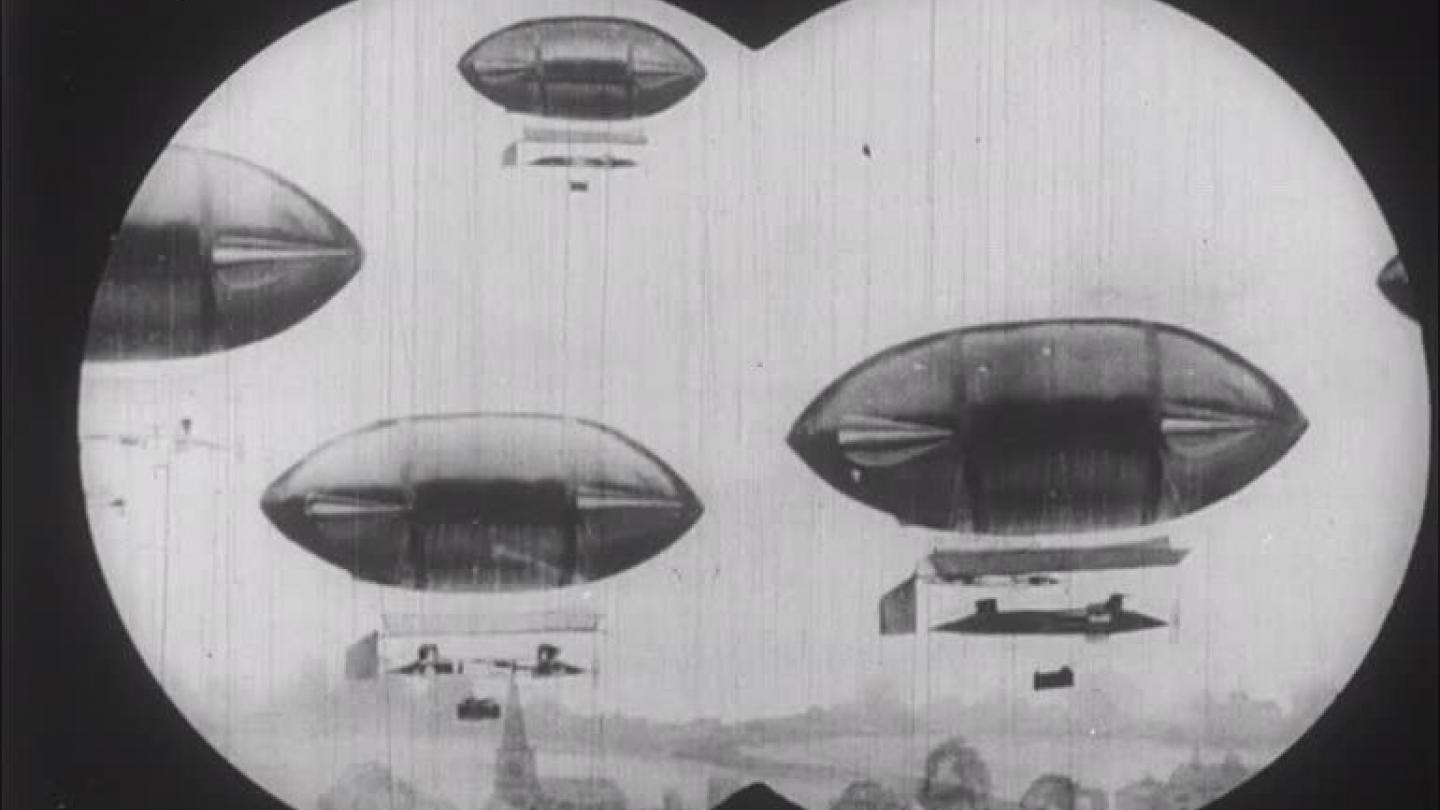 Invasion by airships in The Airship Destroyer (1909)