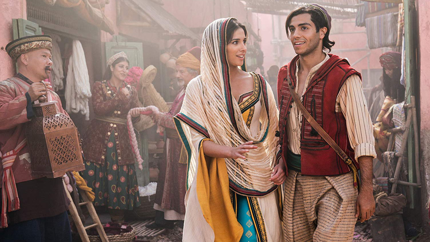 Aladdin (Mena Massoud) and Princess Jasmine (Naomi Scott) in the marketplace of Agrabah in Aladdin (2019)