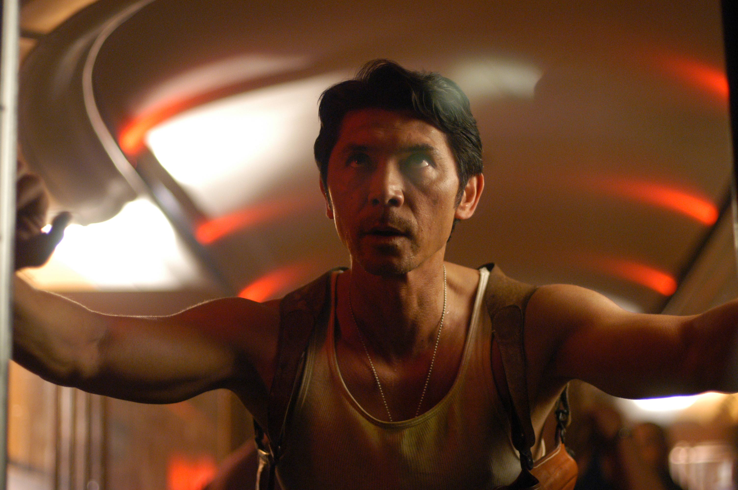 State trooper Lou Diamond Phillips goes into action on board the train in Alien Express (2005)