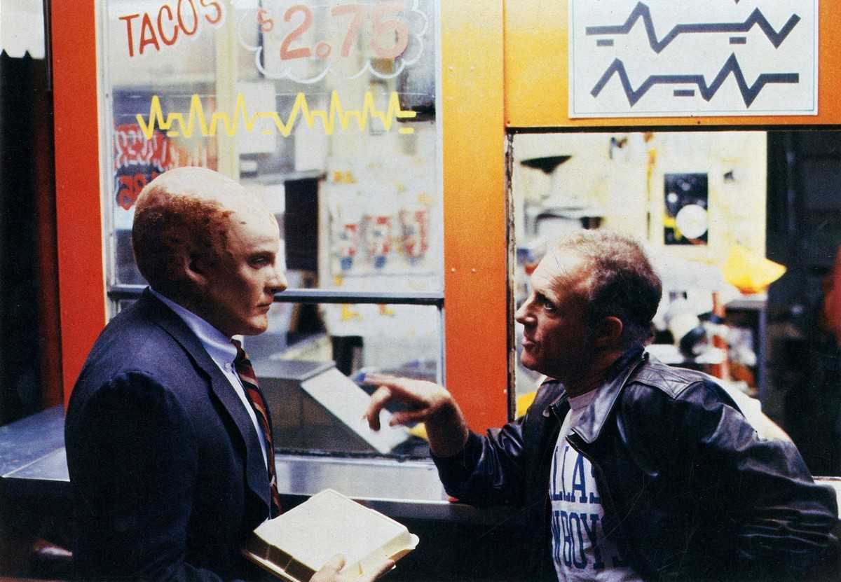 Newcomer detective George Francisco (Mandy Patinkin) and human partner Matt Sykes (James Caan) in Alien Nation (1988)