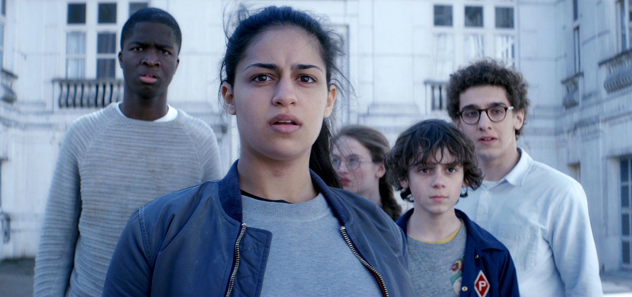 Stephane Bak, Sofia Lesaffre, Kim Lockhart, Jean-Stan Du Pac and Paul Scarfoglio in Alone (2017) (Seuls)