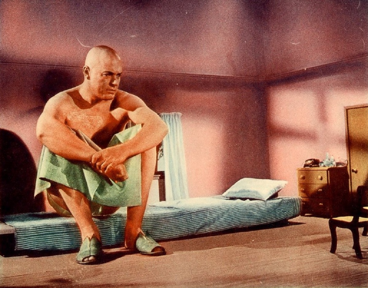 Glenn Langan as Colonel Glenn Manning, grown to giant-size following an atomic bomb blast in The Amazing Colossal Man (1957)