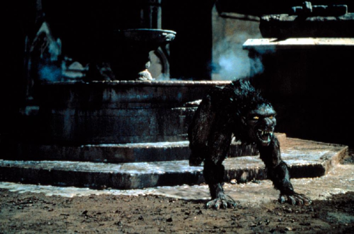 Werewolf transformationWerewolf transformation in An American Werewolf in Paris (1997)