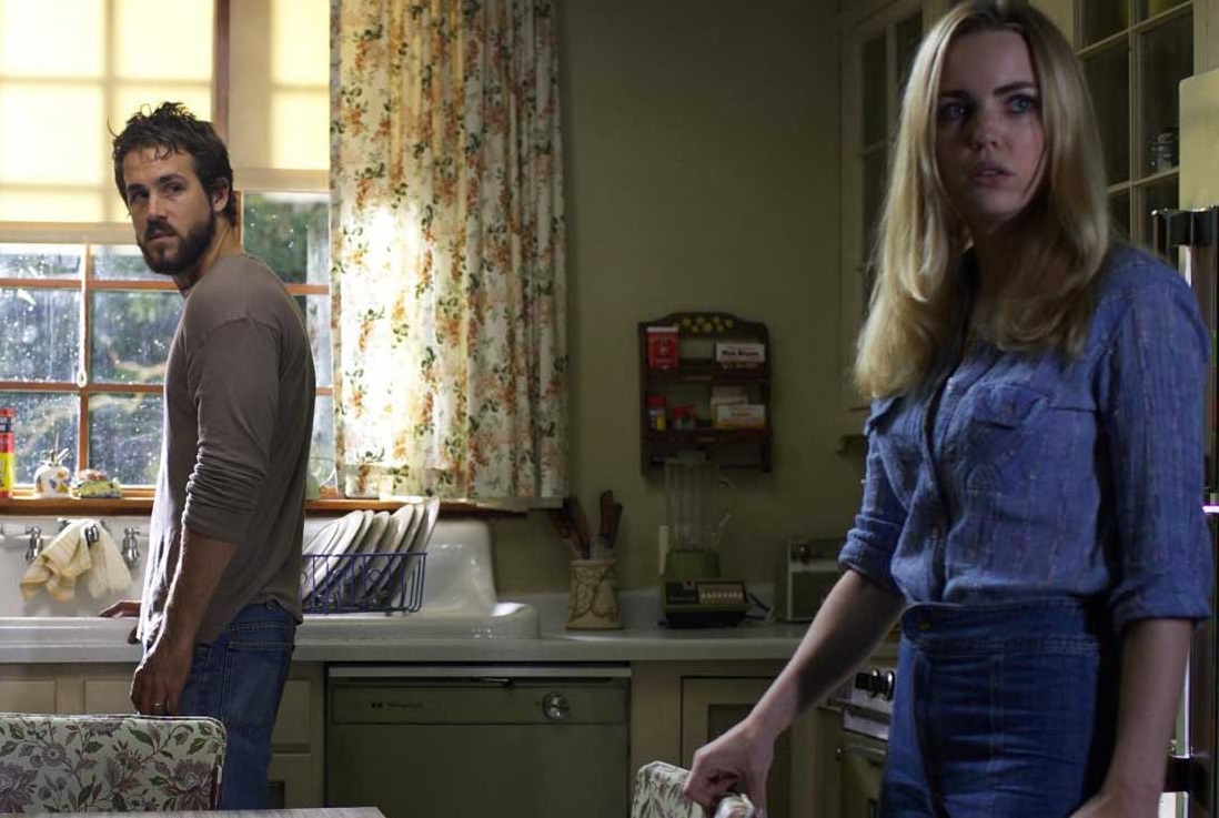 George and Kathy Lutz (Ryan Reynolds, Melissa George) in The Amityville Horror (2005)