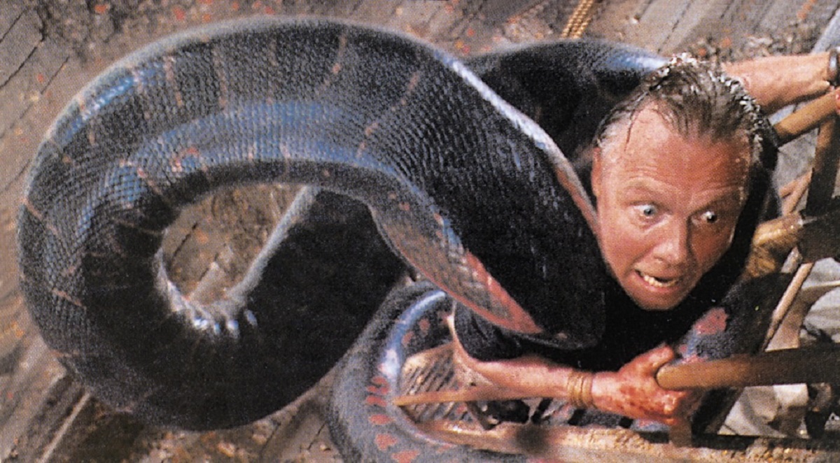 Jon Voight attacked by the Anaconda (1997)