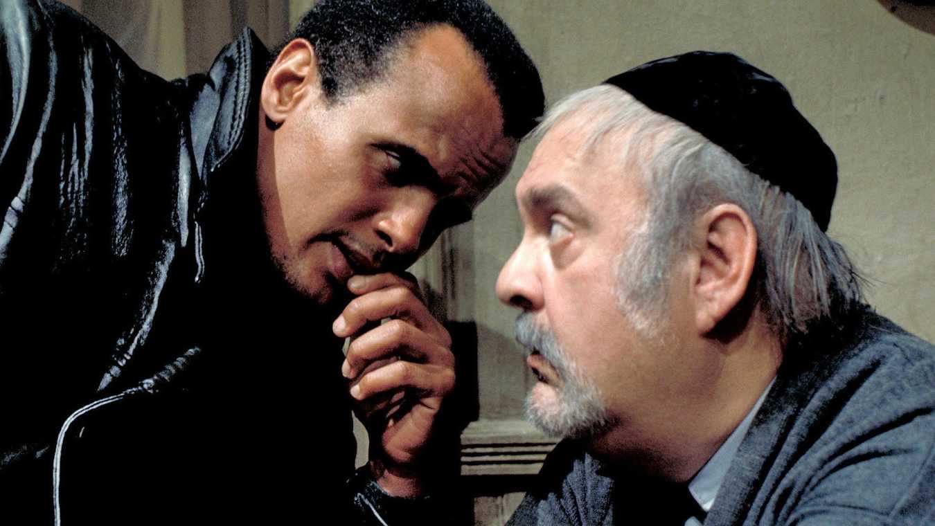 (l to r) Harry Belafonte as Levine who claims to be an angel and the aging Morris Mishkin (Zero Mostel) in The Angel Levine (1970)