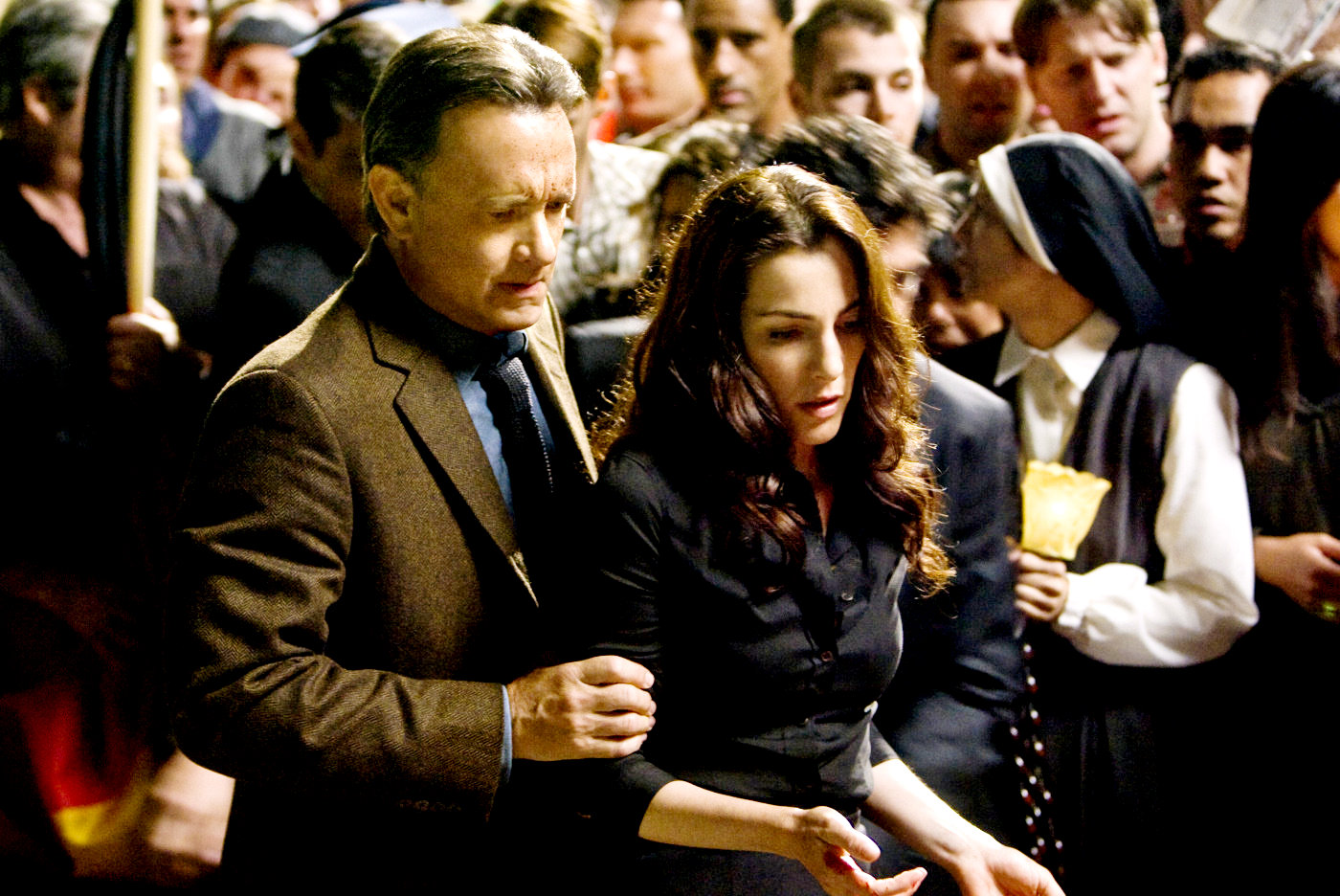 Robert Langdon (Tom Hanks) and Ayulet Zurer in Angels & Demons (2009)