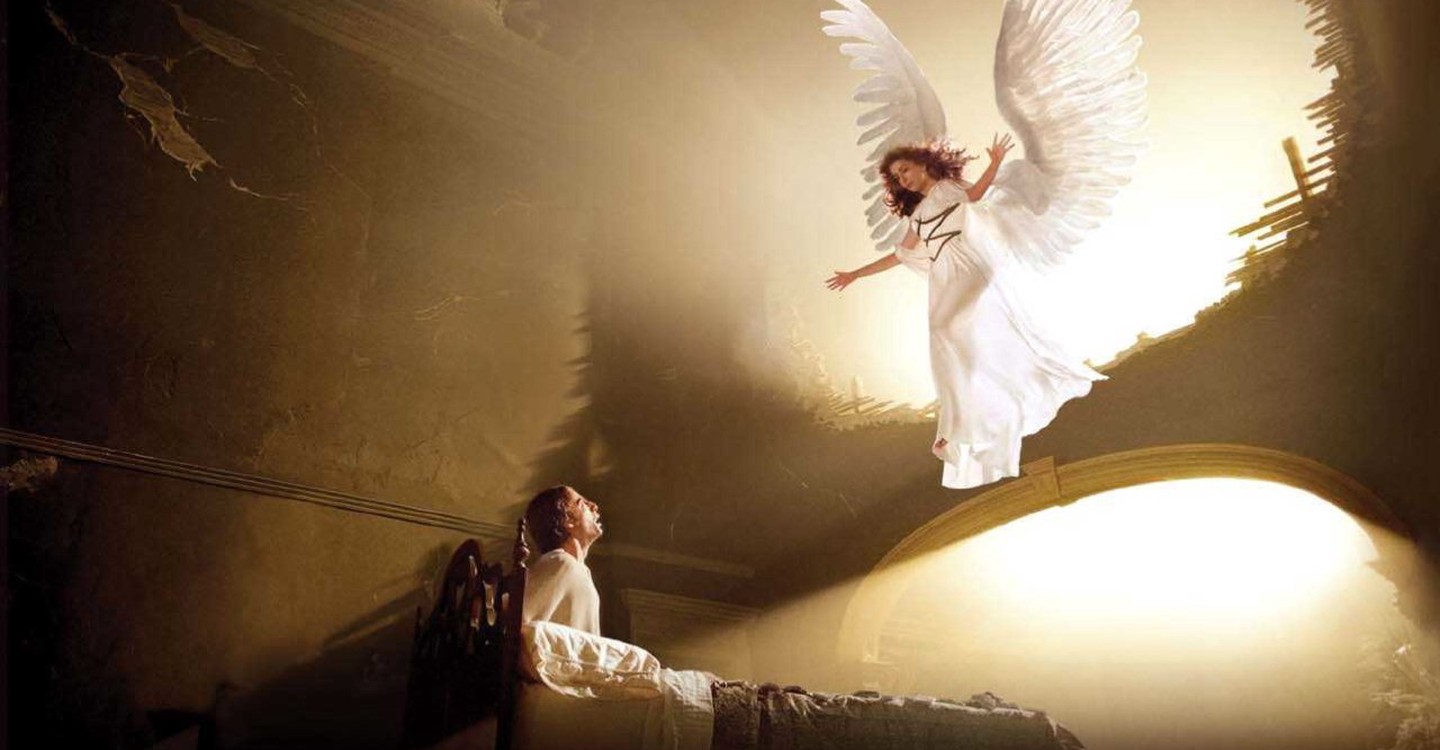 Emma Thompson's angel appears to Justin Kirk in Angels in America (2003)