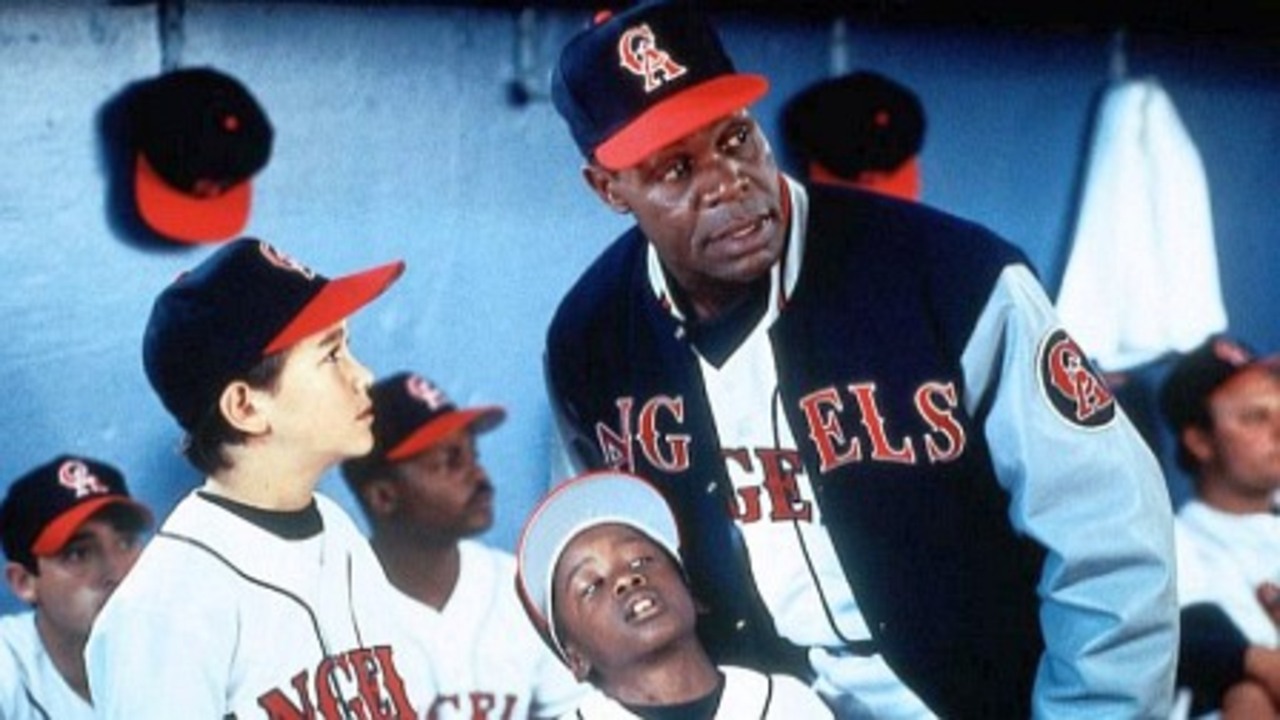 (l to r standing) Young Joseph Gordon-Levitt and coach Danny Glover in Angels in the Outfield (1994)