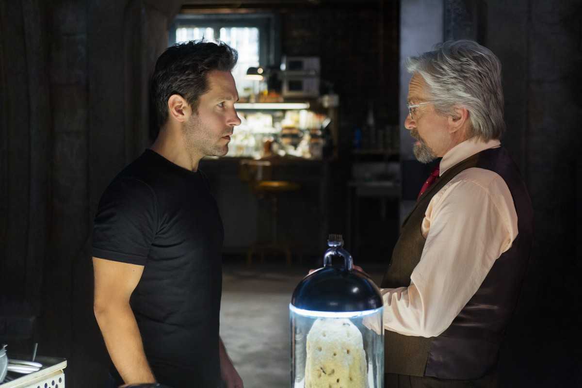 Scott Lang (Paul Rudd) and Hank Pym (Michael Douglas) in Ant-Man (2015)