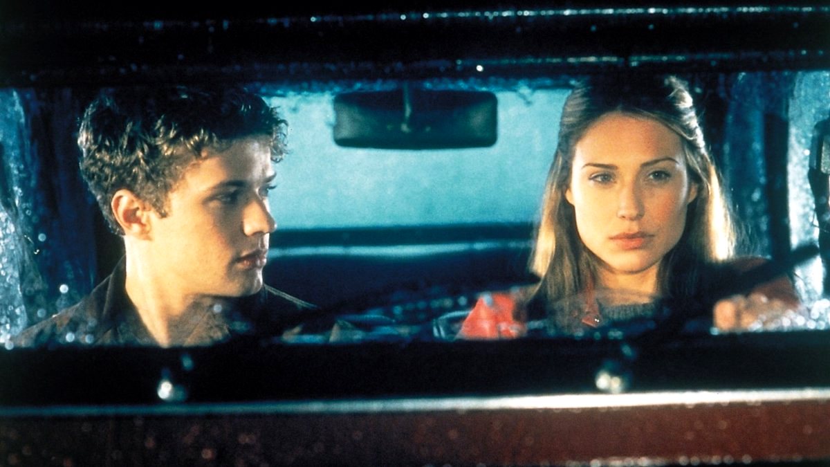 Hacker hero Ryan Philippe and girlfriend Claire Forlani in Antitrust (2001)