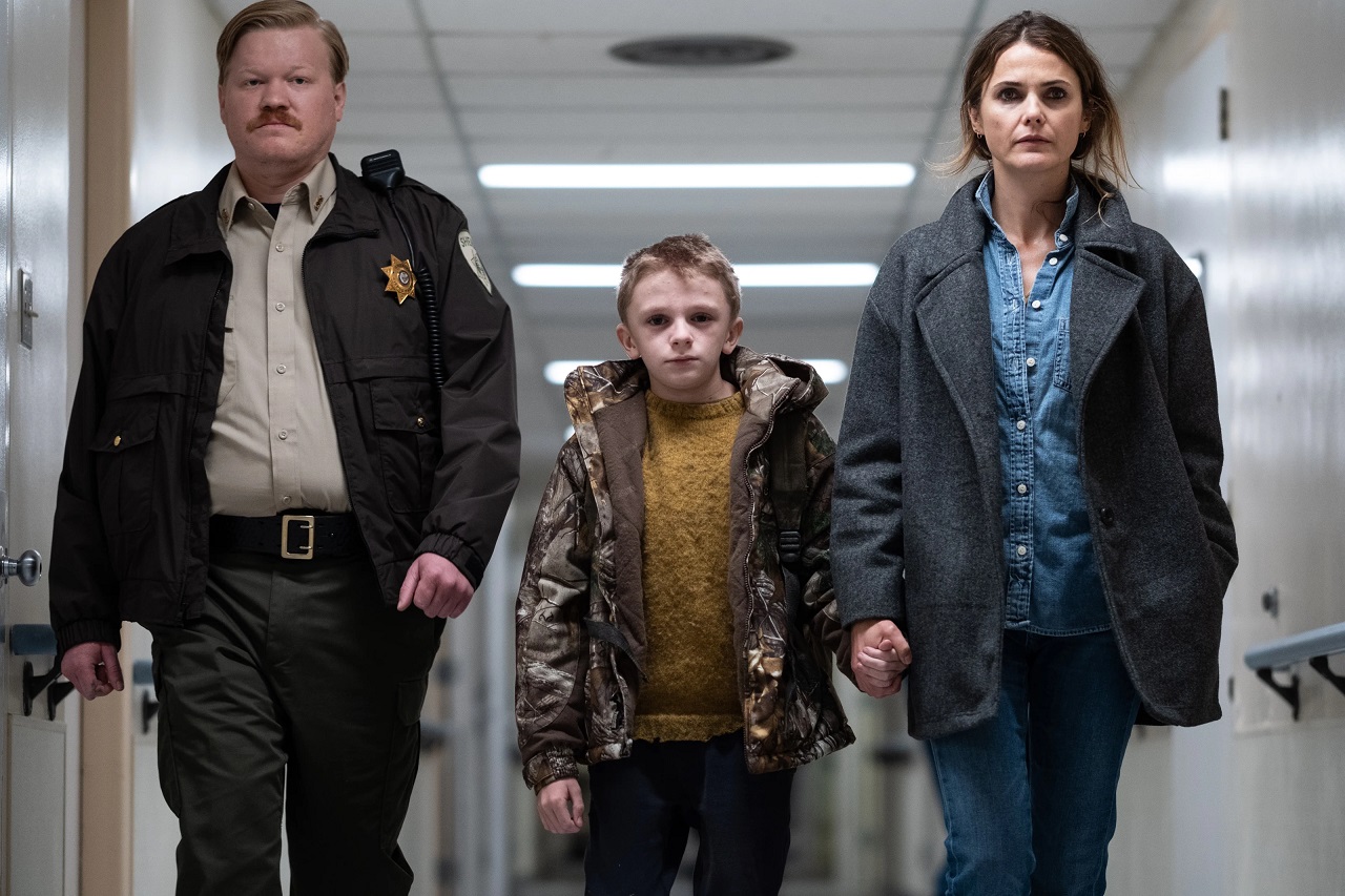 Jesse Plemons, Jeremy T. Thomas and Keri Russell in Antlers (2021)