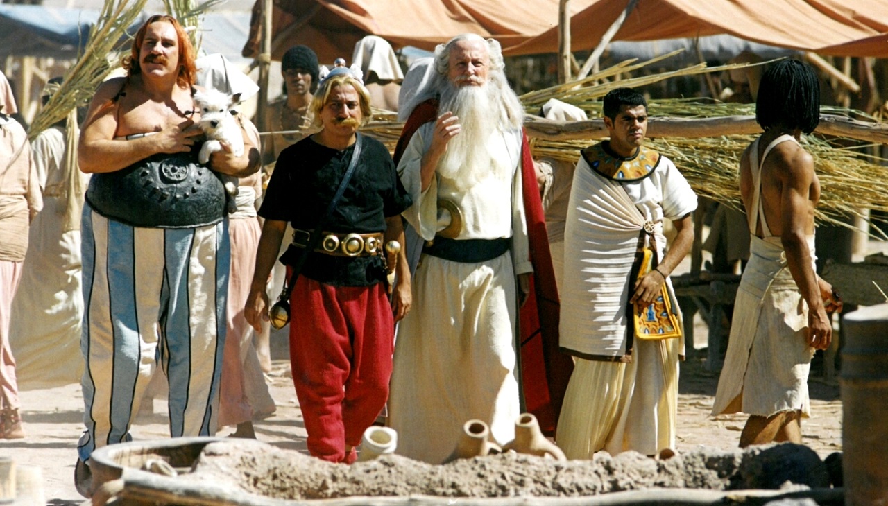 Obelix (Gerard Depardieu), Asterix (Christian Clavier), Getafix (Claude Rich) and Edifis/Numerobis (Jamel Debbouze) in Asterix and Cleopatra Mission Cleopatra (2002)