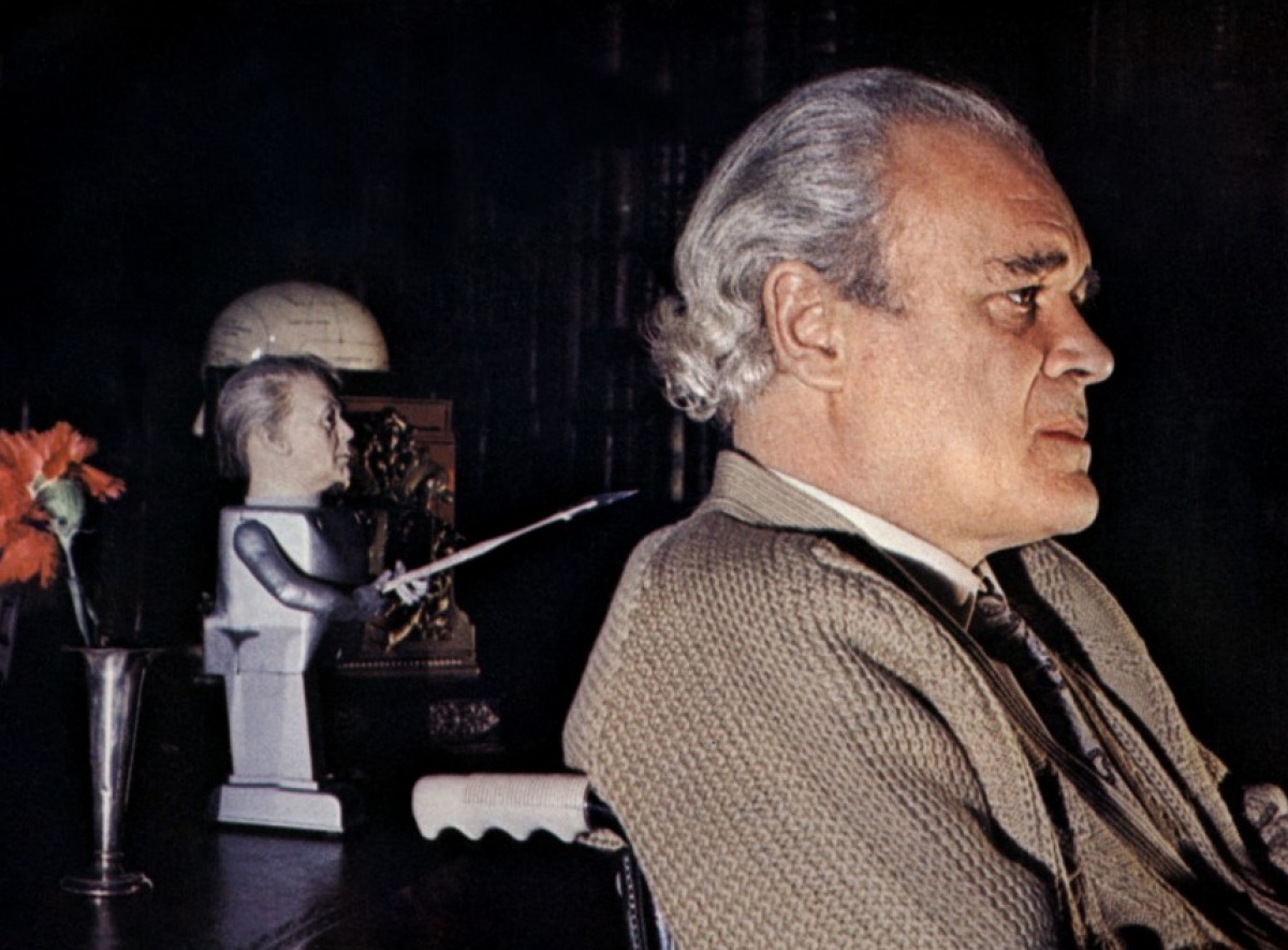 Patrick Magee stalked by an animated doll in Asylum (1972)