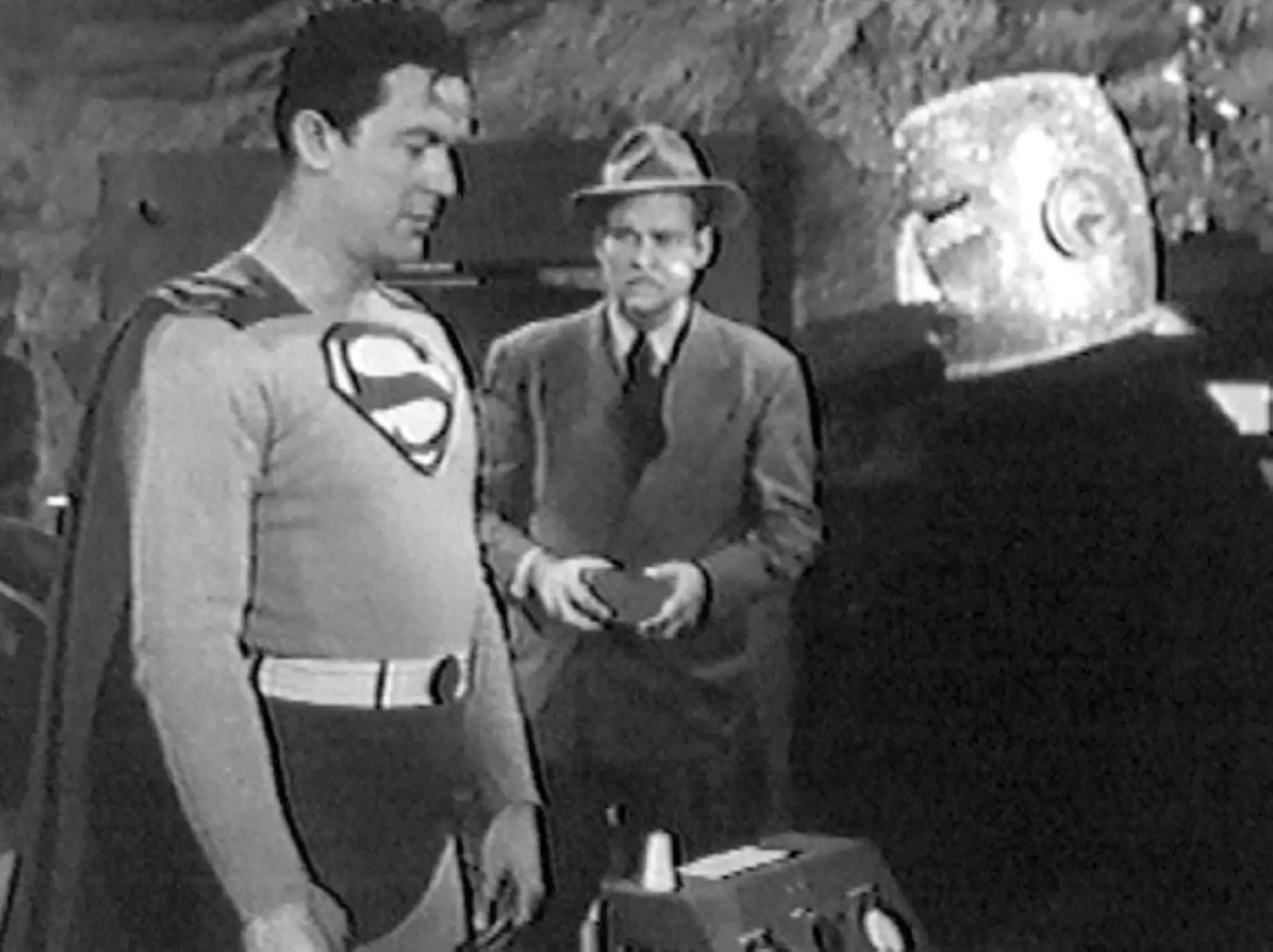 Superman (Kirk Alyn) and Atom-Man (Lyle Talbot) in Atom Man vs. Superman (1950)