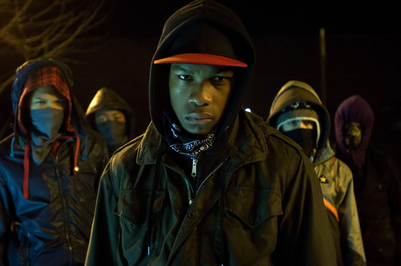 John Boyega (c) leading a gang of juvenile delinquents against an alien threat in Attack the Block (2011)