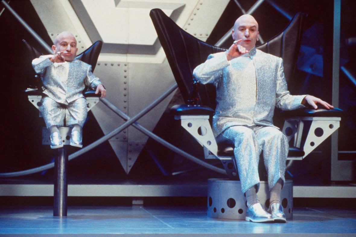 Dr Evil (Mike Myers) (r) and his clone Mini-Me (Verne Troyer) (l) in Austin Powers: The Spy Who Shagged Me (1999)