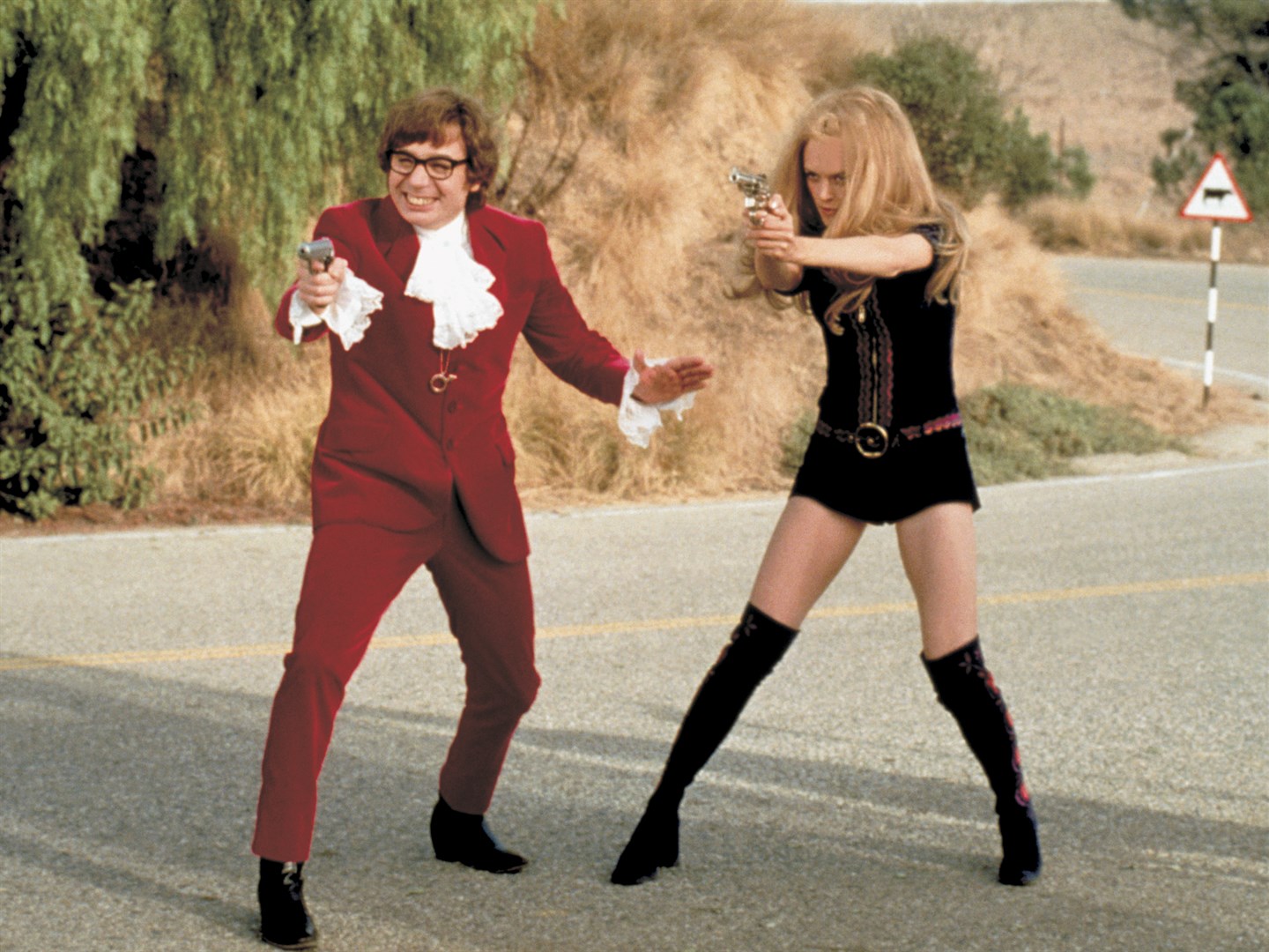 Austin Powers (Mike Myers) and CIA agent Felicity Shagwell (Heather Graham) in Austin Powers: The Spy Who Shagged Me (1999)