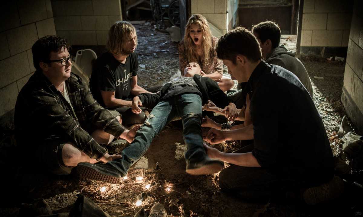 The group - (clockwise from left) Nick Nicotera, Nick Nordella, Gage Golightly Kelly Blatz and Brett Dier - attempt to levitate Michael Ormsby (c) in Backmask (2015)