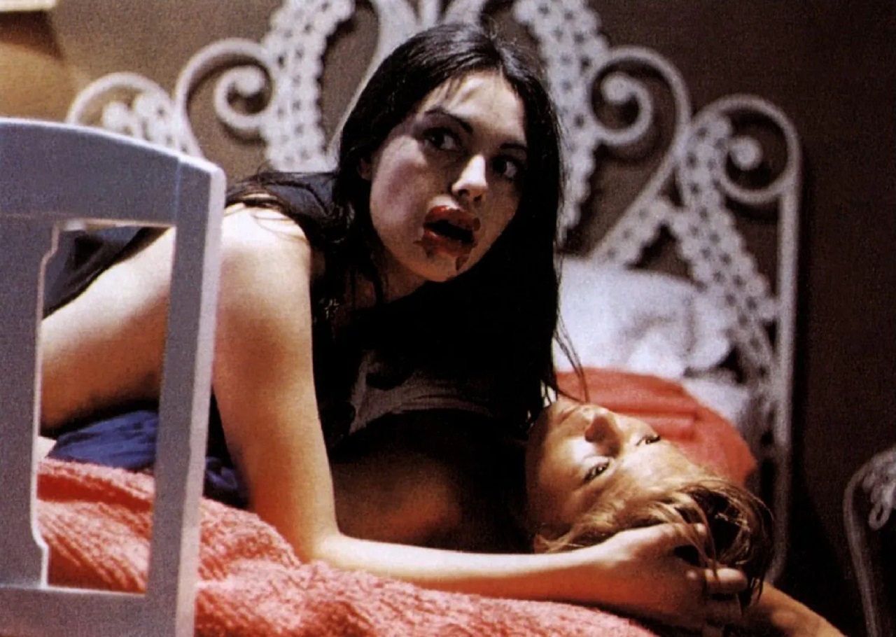 Lina Romay feasts on Anna Watican in The Bare-Breasted Countess (1973)