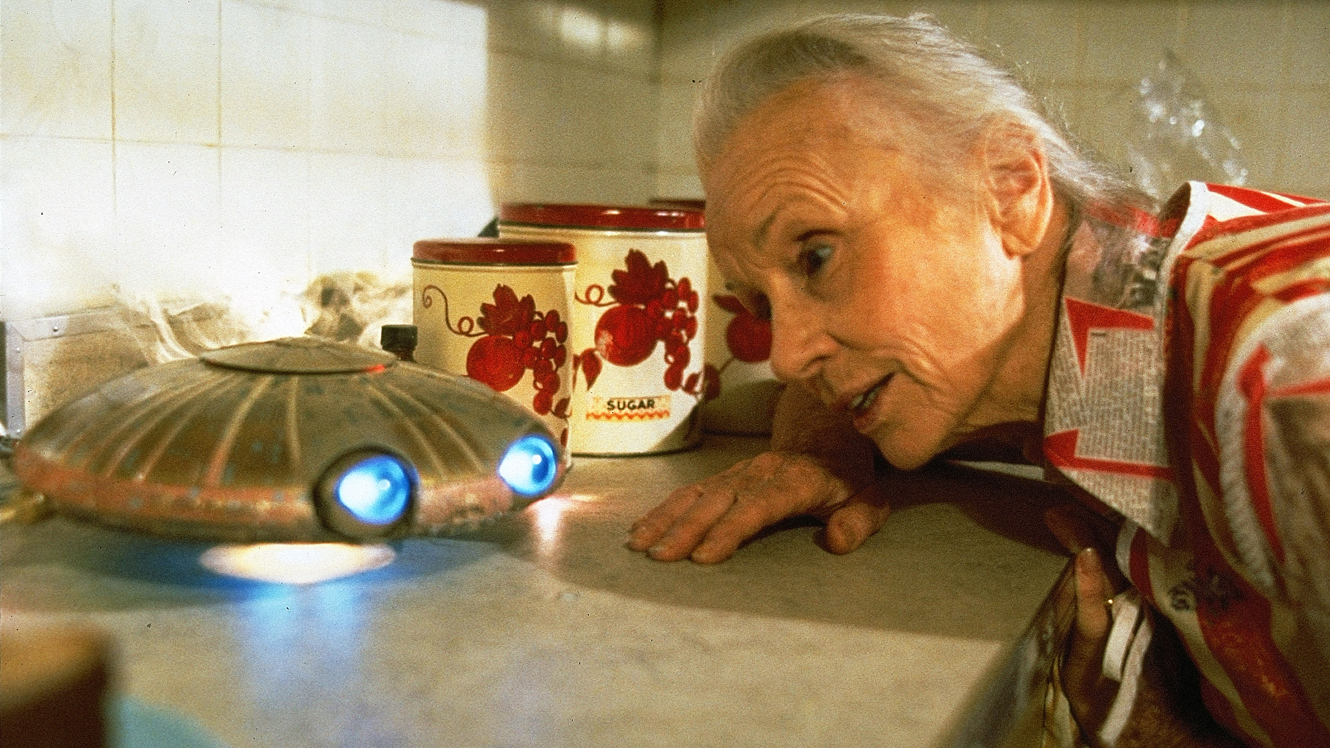 Jessica Tandy and cute baby UFO in Batteries Not Included (1987)