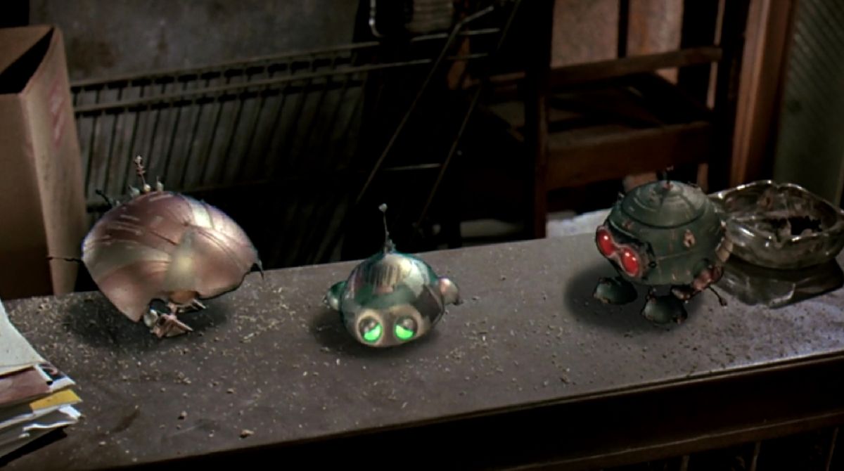 Assorted miniature UFOs in Batteries Not Included (1987)