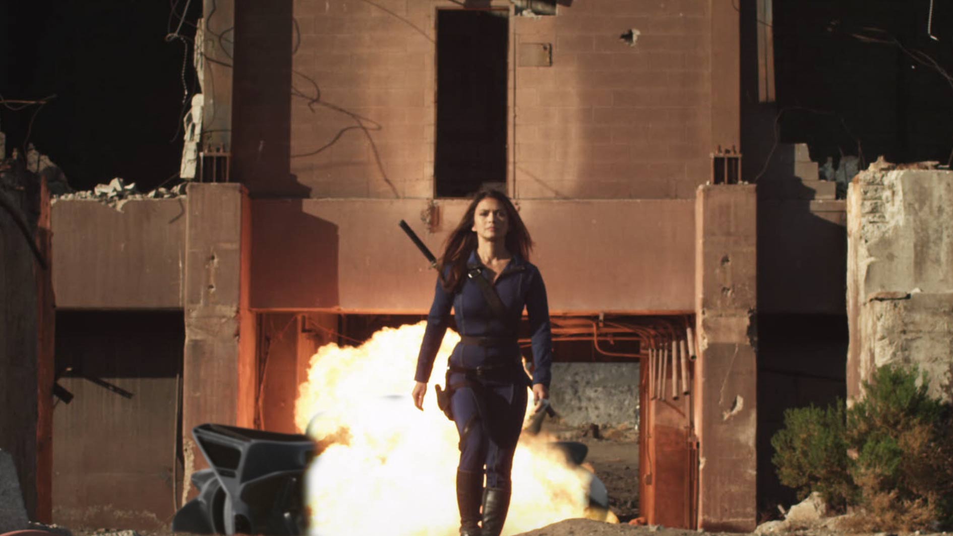 A sword-wielding Nia Peeples in Battle of Los Angeles (2011)