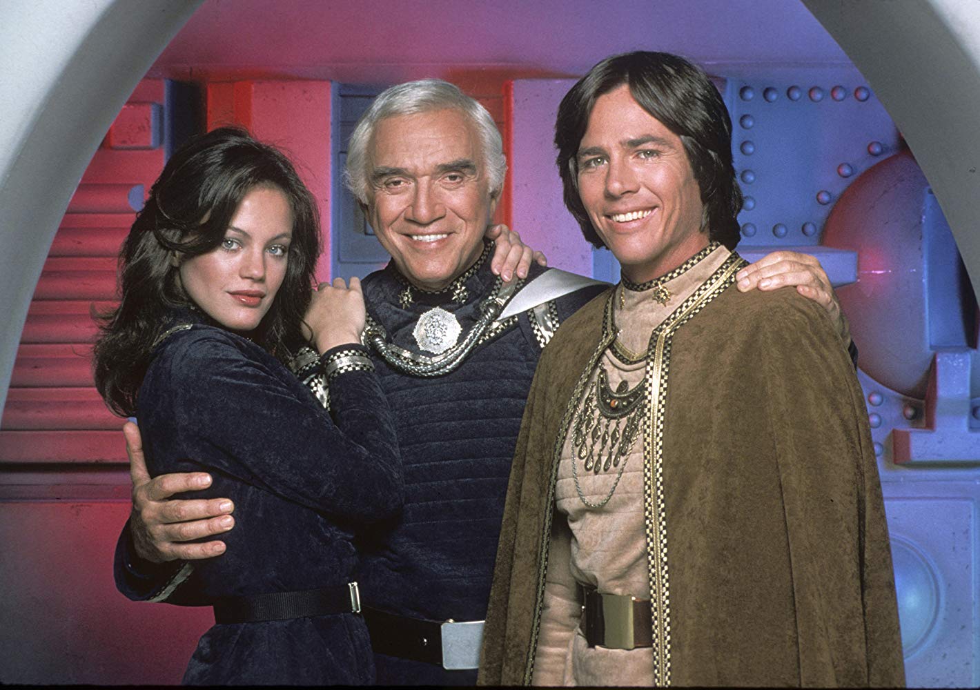 Commander Adama (Lorne Greene) (c) with his two children Athena (Maren Jensen) and Apollo (Richard Hatch) in Battlestar Galactica (1978)
