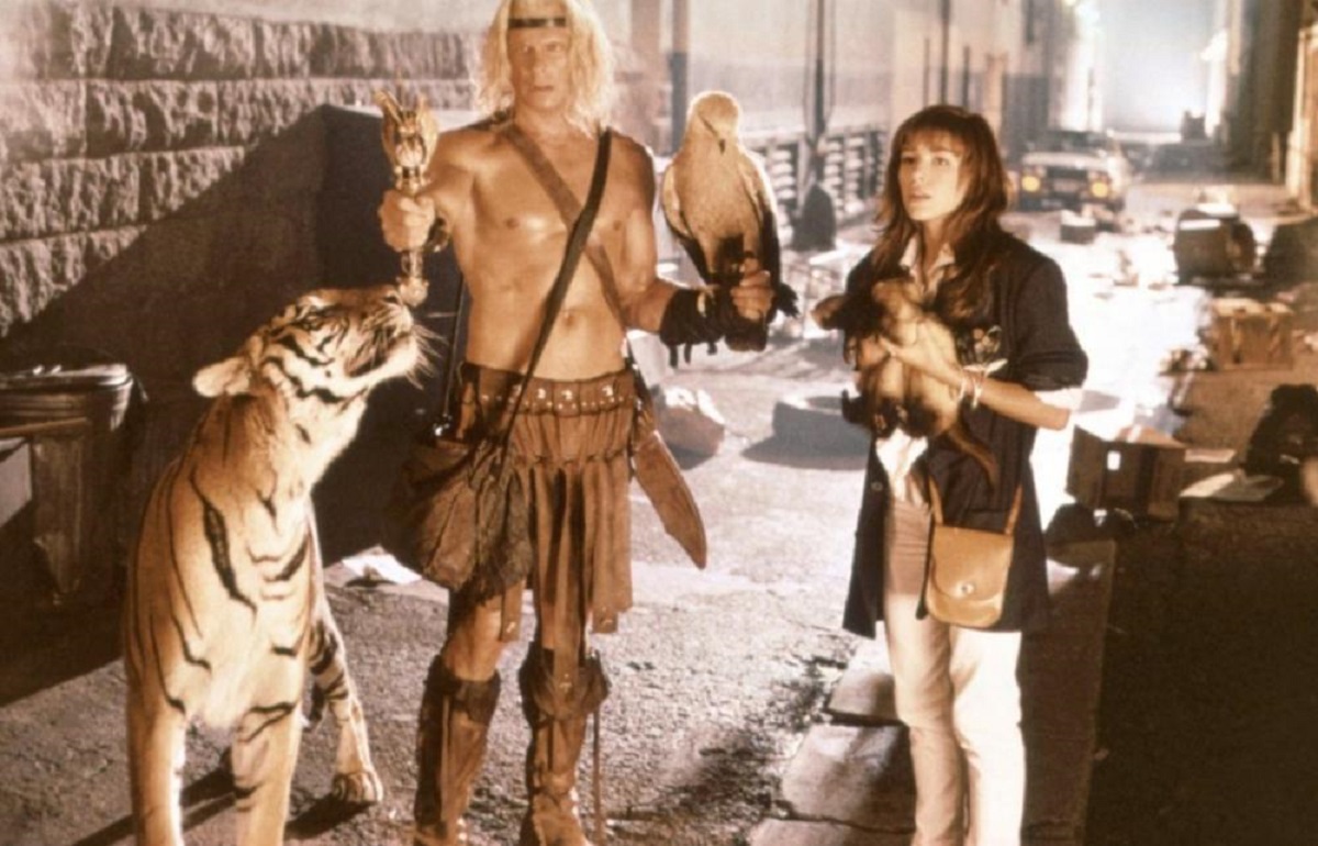 Dar (Marc Singer) and animal companions along with modern girl Kari Wuhrer in contemporary L.A.. in Beastmaster 2: Through the Portal of Time (1991)