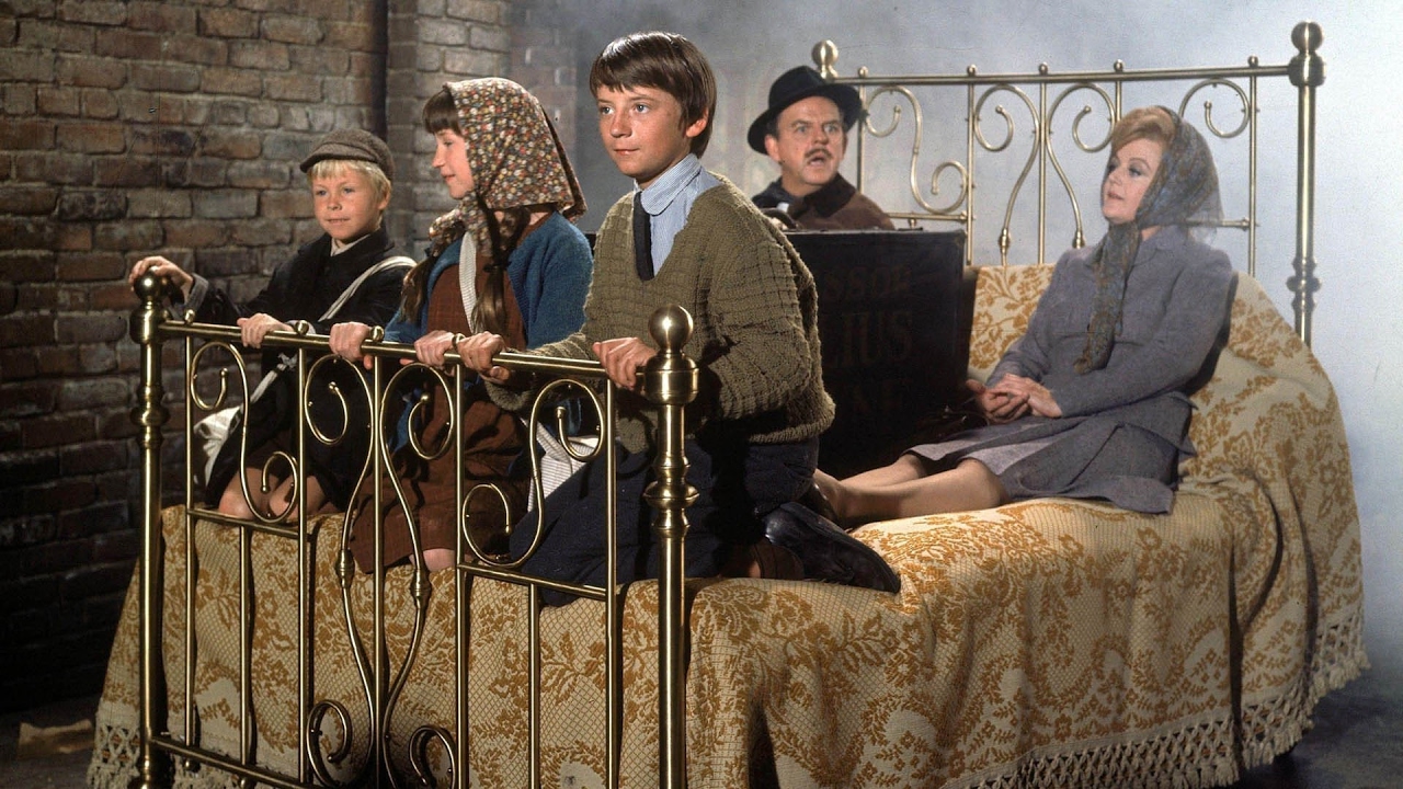 About to depart on an adventure on a flying bed - Roy Snart, Cindy O’Callaghan, Ian Weighill, David Tomlinson and Angela Lansbury in Bedknobs and Broomsticks (1971)