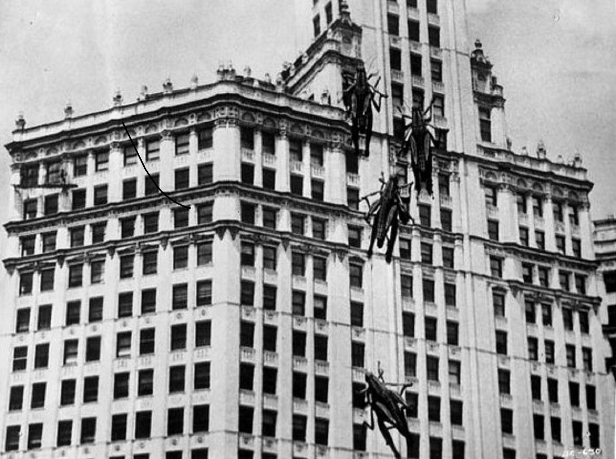 Giant grasshoppers overrun Chicago in Beginning of the End (1957)