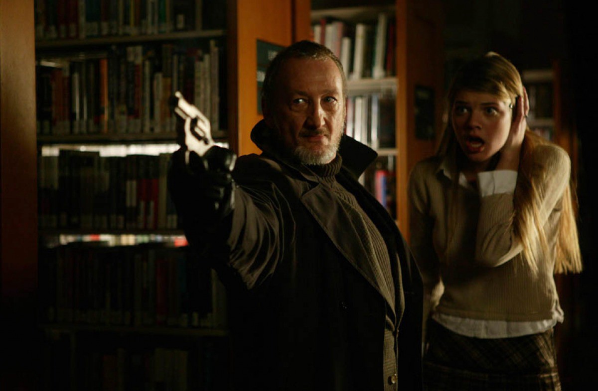 Behind the Mask: The Obsessed psychologist Robert Englund steps up to protect Survivor Girl Kate Lang Johnson in Rise of Leslie Vernon (2006)