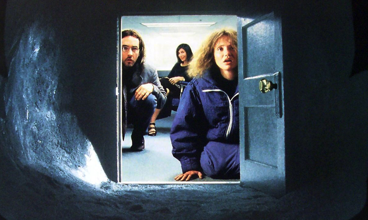 (l to r) John Cusack, Catherine Keener and Cameron Diaz enter the portal in Being John Malkovich (1999)